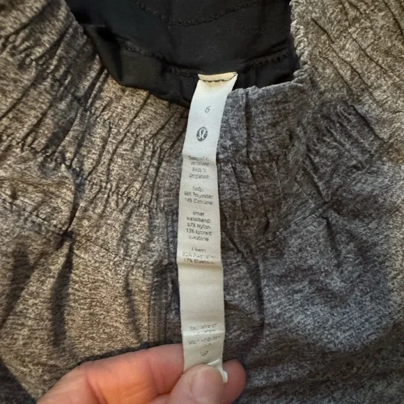 lululemon athletica Women's Heathered Gray Track That 5” Women’s Size 6 Shorts - Picture 2 of 3